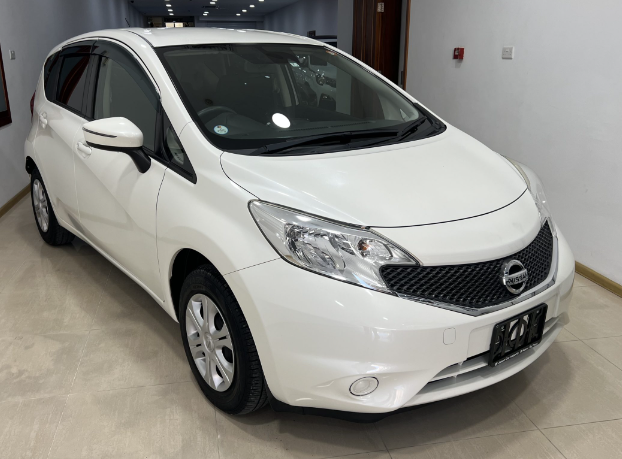 NISSAN NOTE ( WHITE )